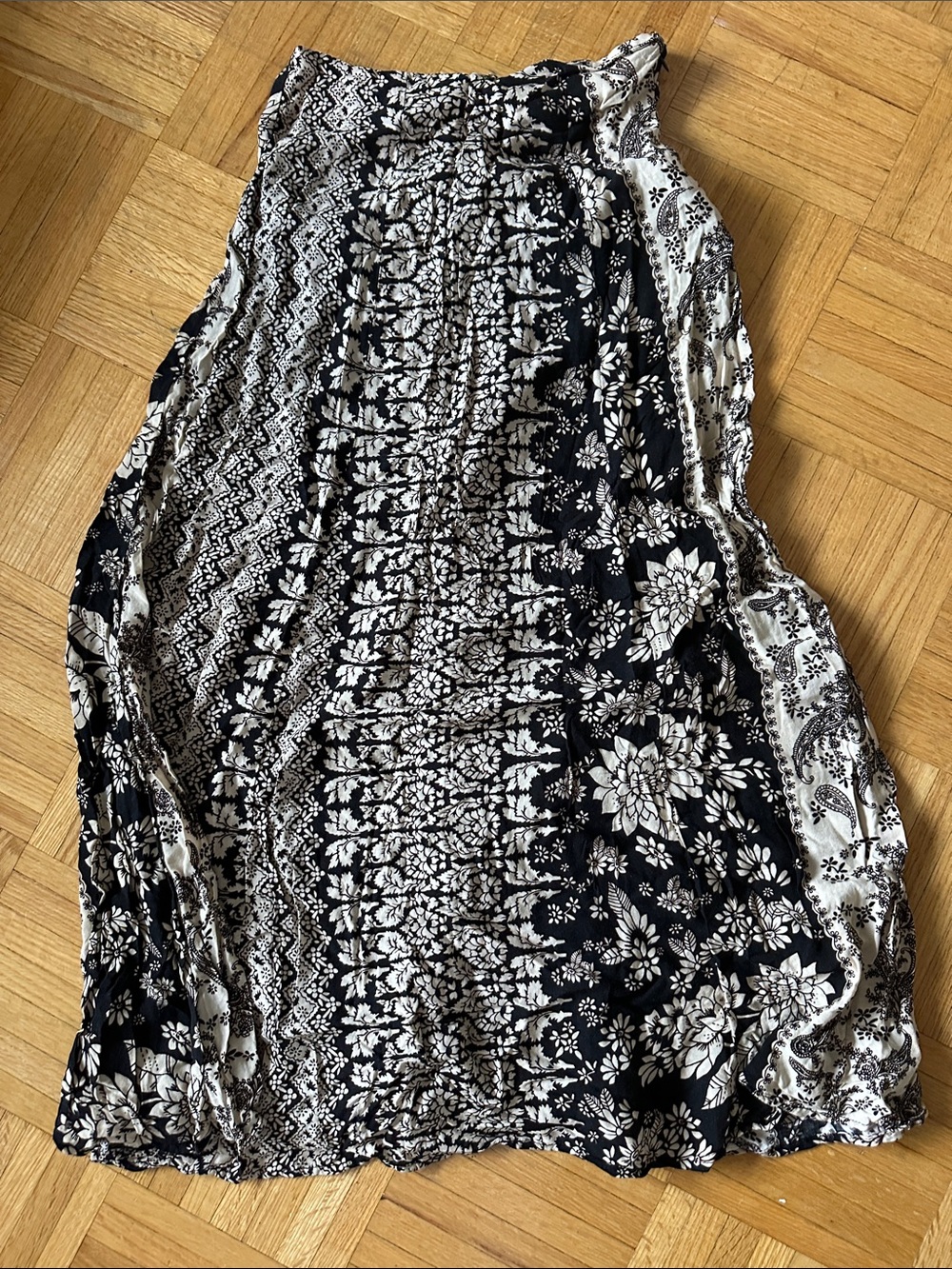 Novella Royale Black and White Floral Patterned Bohemian Midi Skirt